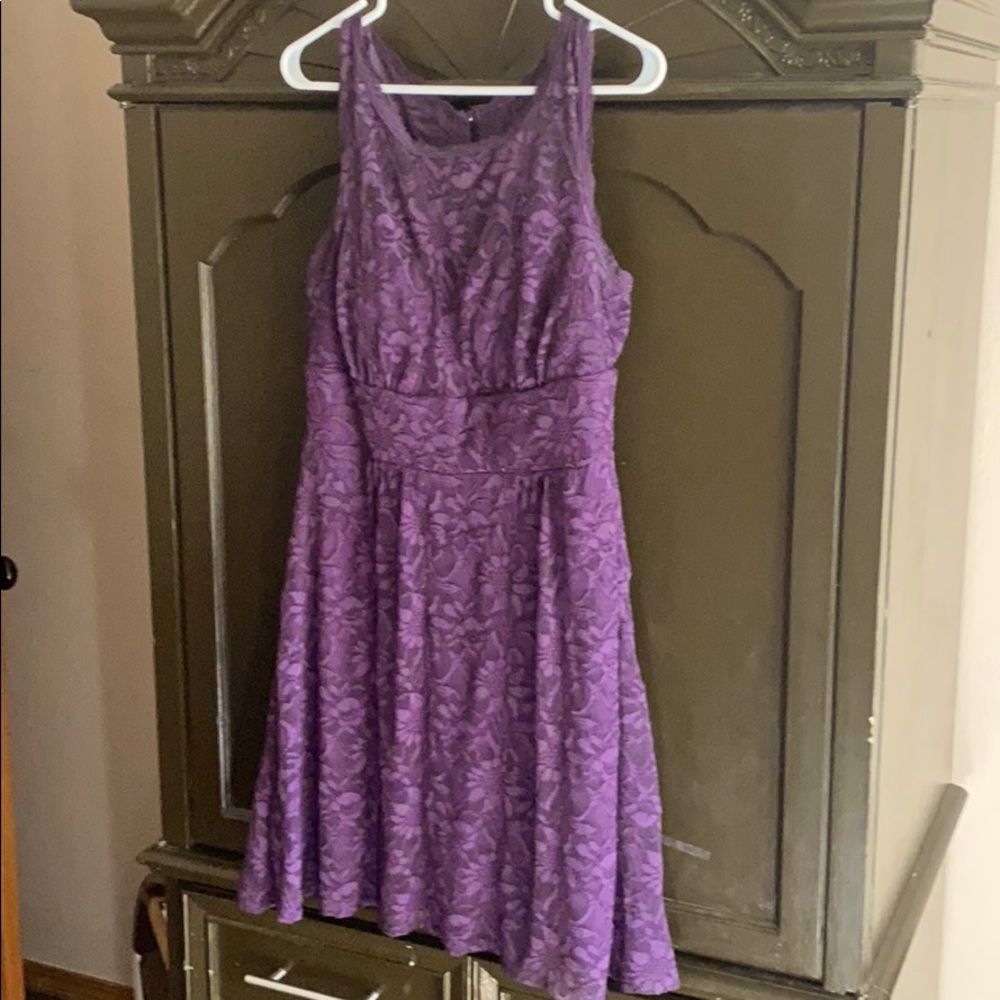 Women’s Lace overlay Mid Dress
